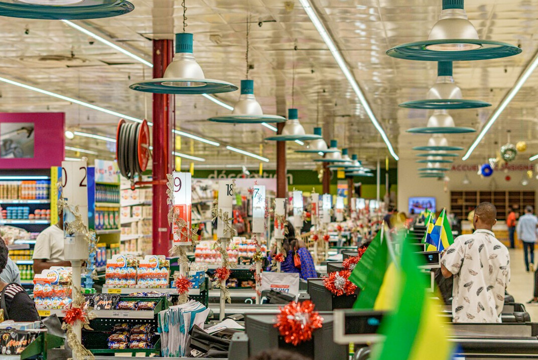 store detective monitoring shoppers