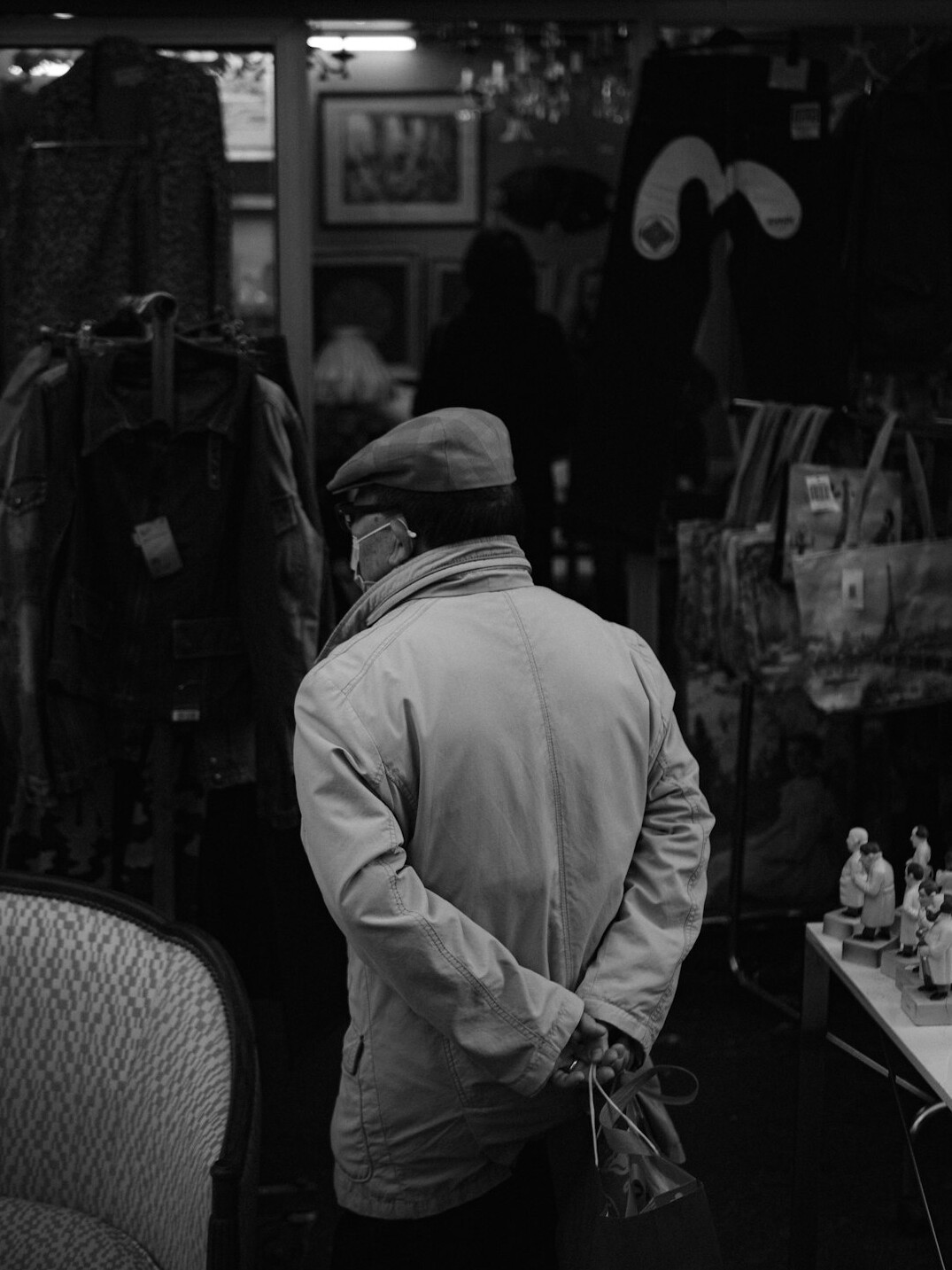 detective in plain clothes